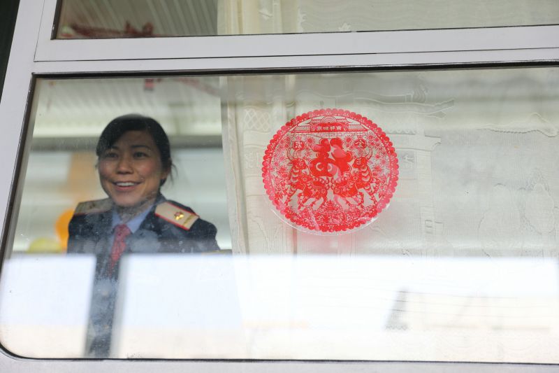 窗花，列车长