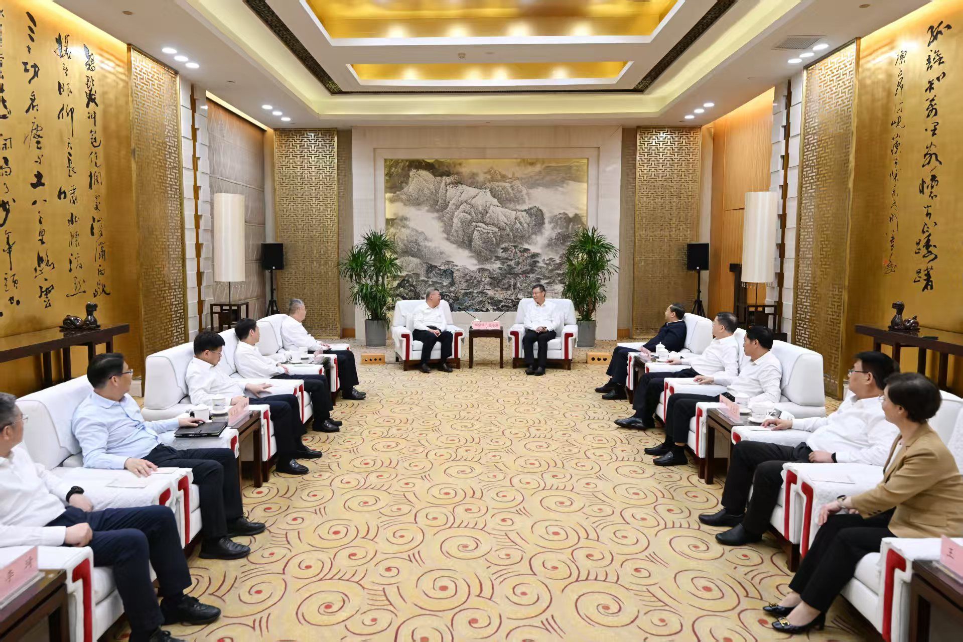 吴海涛杜海洋会见中建集团董事长郑学选