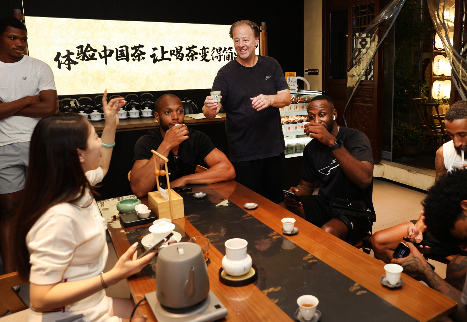 以赛为媒激活夜经济(10351418)-20250815113622.jpg