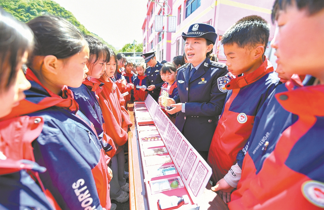 襄阳日报-2026-03-24-07-保康-禁毒宣传进校园(简图).jpg