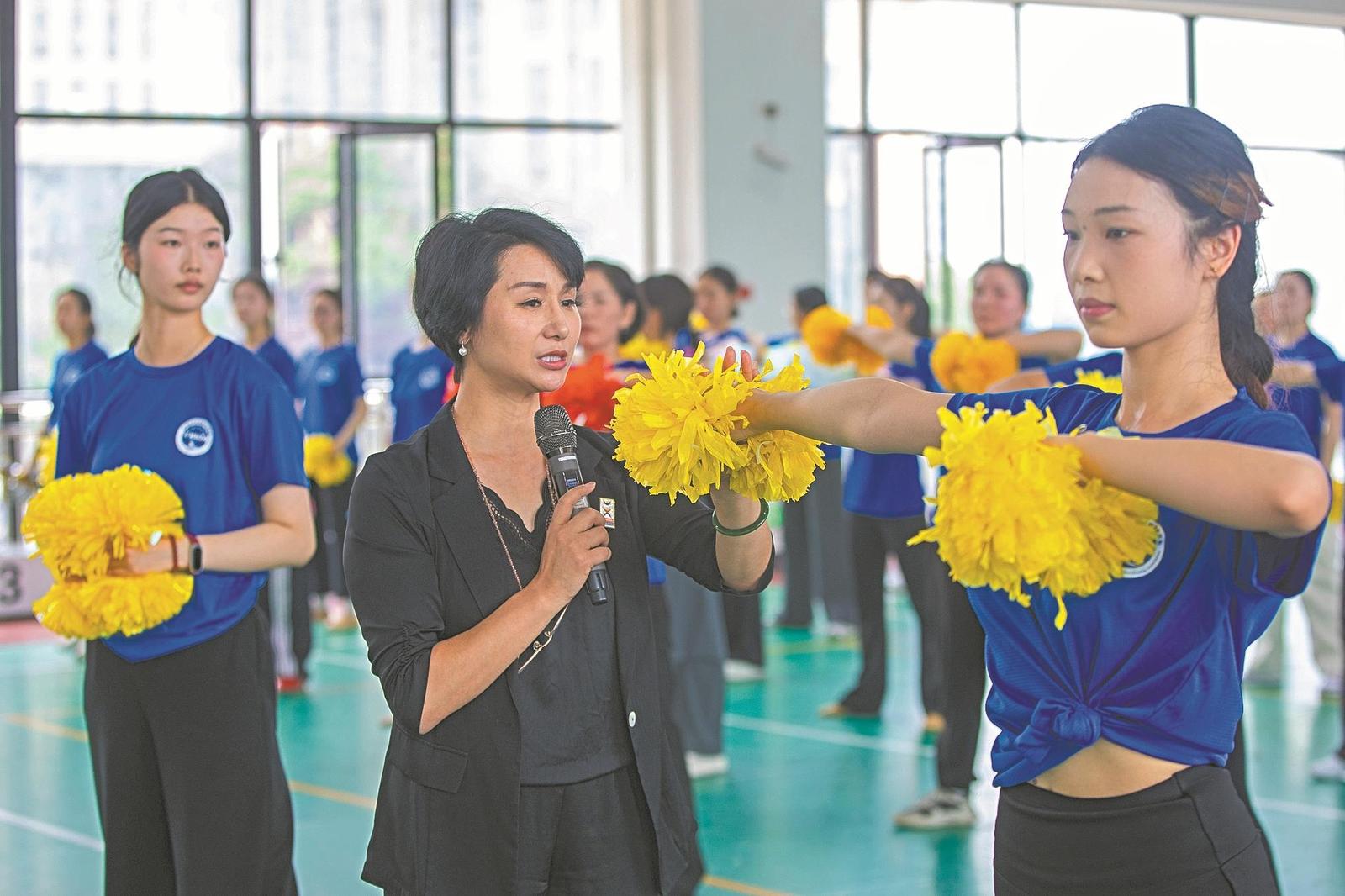 襄阳日报-2026-05-18-04-民生-啦啦操专项培训班开班(简图).jpg