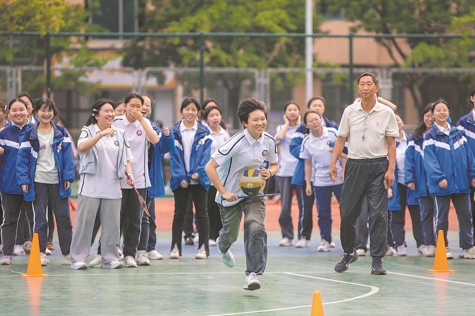 襄阳日报-2026-06-02-03-综合-快乐减压迎高考(简图).jpg
