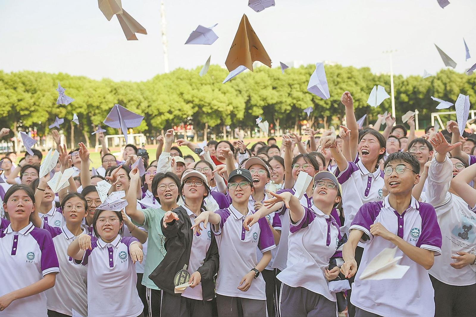 襄阳日报-2026-06-05-01-要闻-减压迎高考(简图).jpg