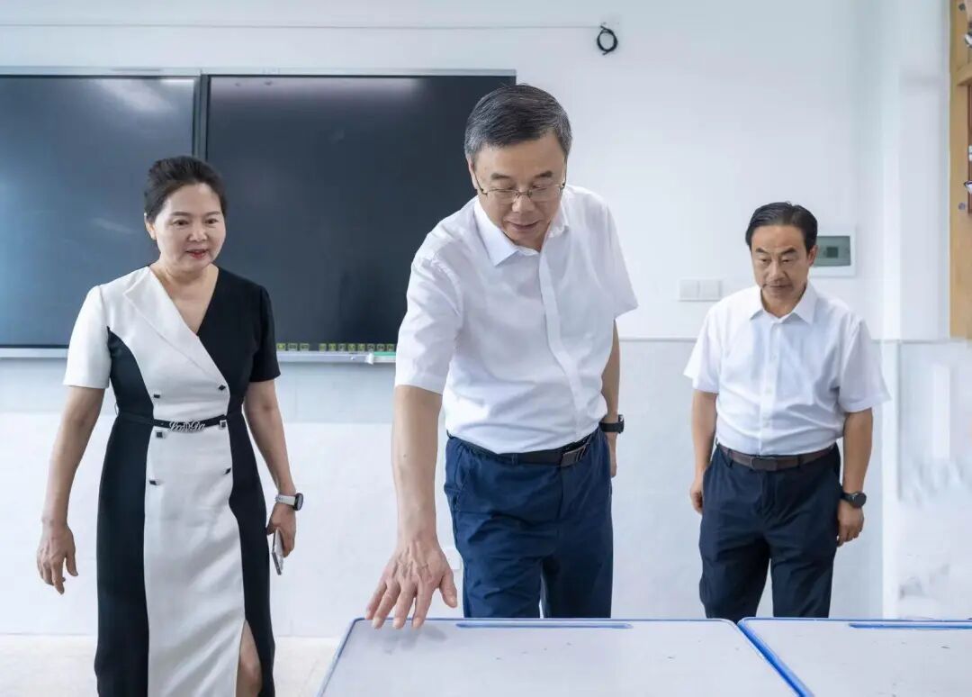 吴海涛调研古城外迁三所学校教学准备工作时强调 促进优质教育资源均衡配置 全力办好人民满意的教育