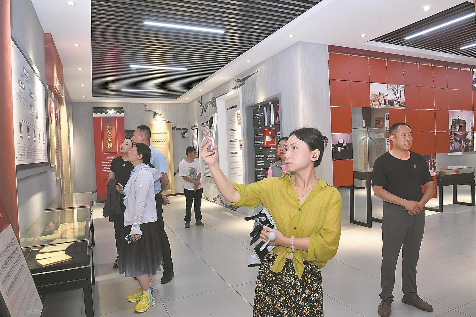 红色旅游 持续升温-襄阳日报-2026-07-15-03(简图).jpg